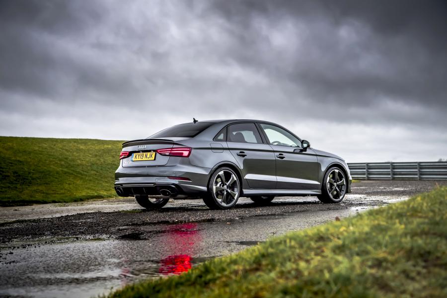  Audi RS3 Sedan Sport Edition (8V) 2019 года  (UK) (фото 9 из 40)